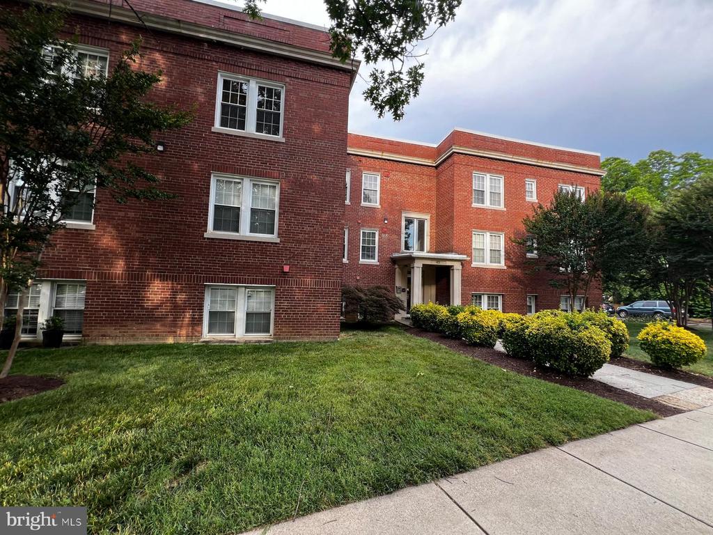 401 COMMONWEALTH AVENUE 12A