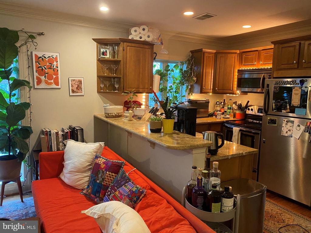 1219 ORONOCO STREET 201