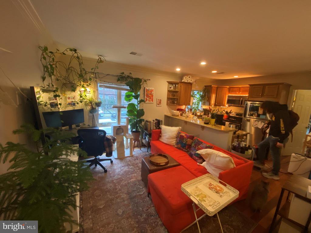 1219 ORONOCO STREET 201