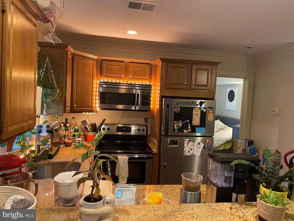 1219 ORONOCO STREET 201