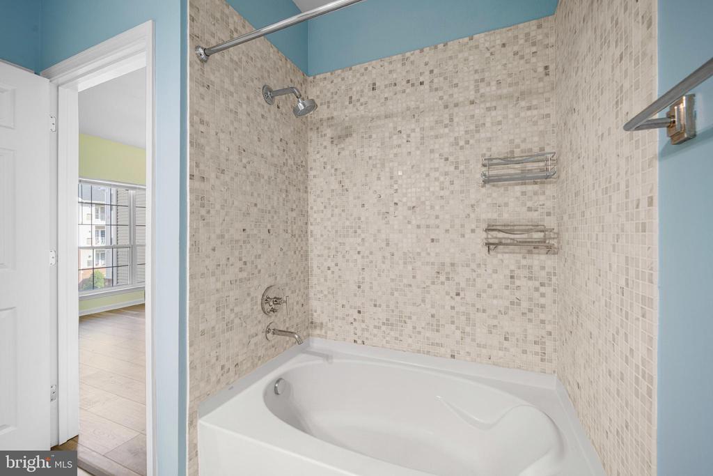 4860 EISENHOWER AVENUE Unit: 391