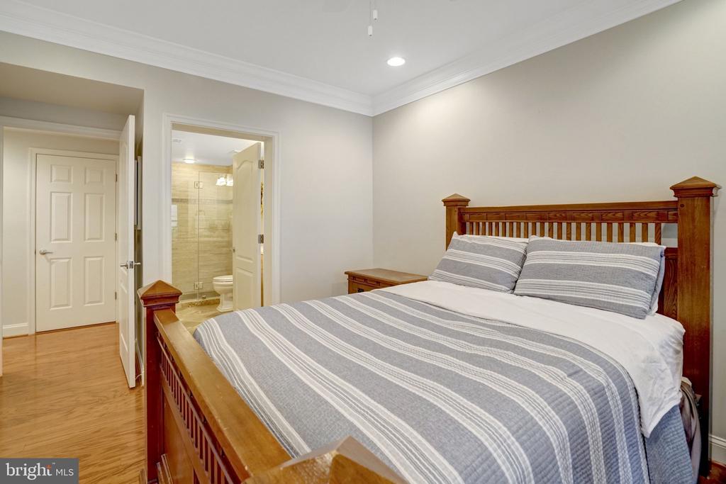 1115 CAMERON STREET Unit: 117