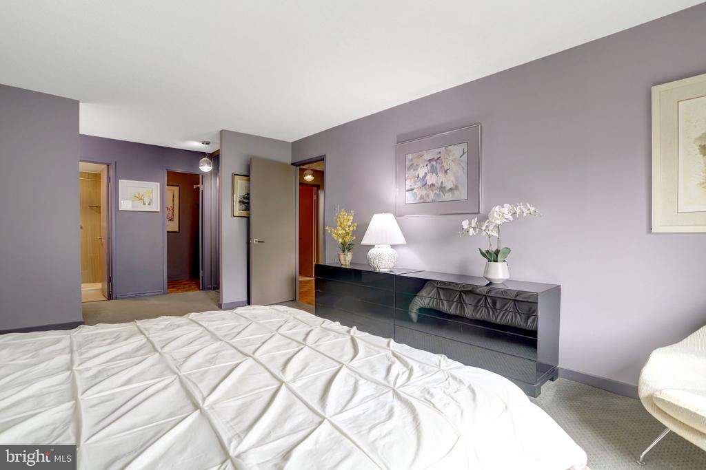 309 YOAKUM PARKWAY Unit: 616