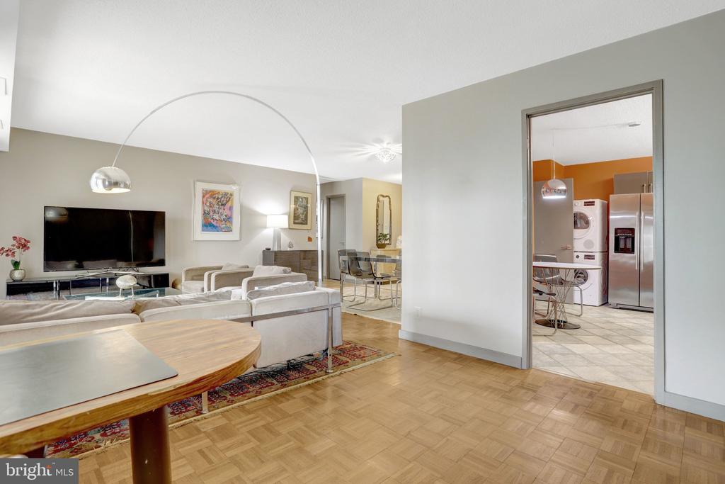 309 YOAKUM PARKWAY Unit: 616