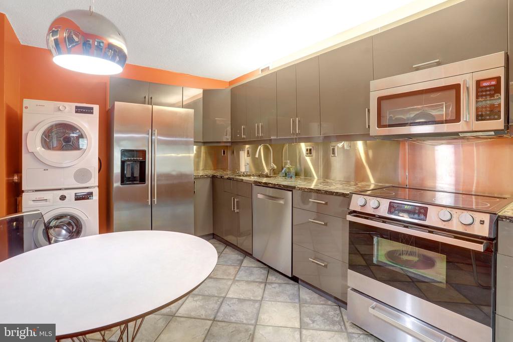309 YOAKUM PARKWAY Unit: 616