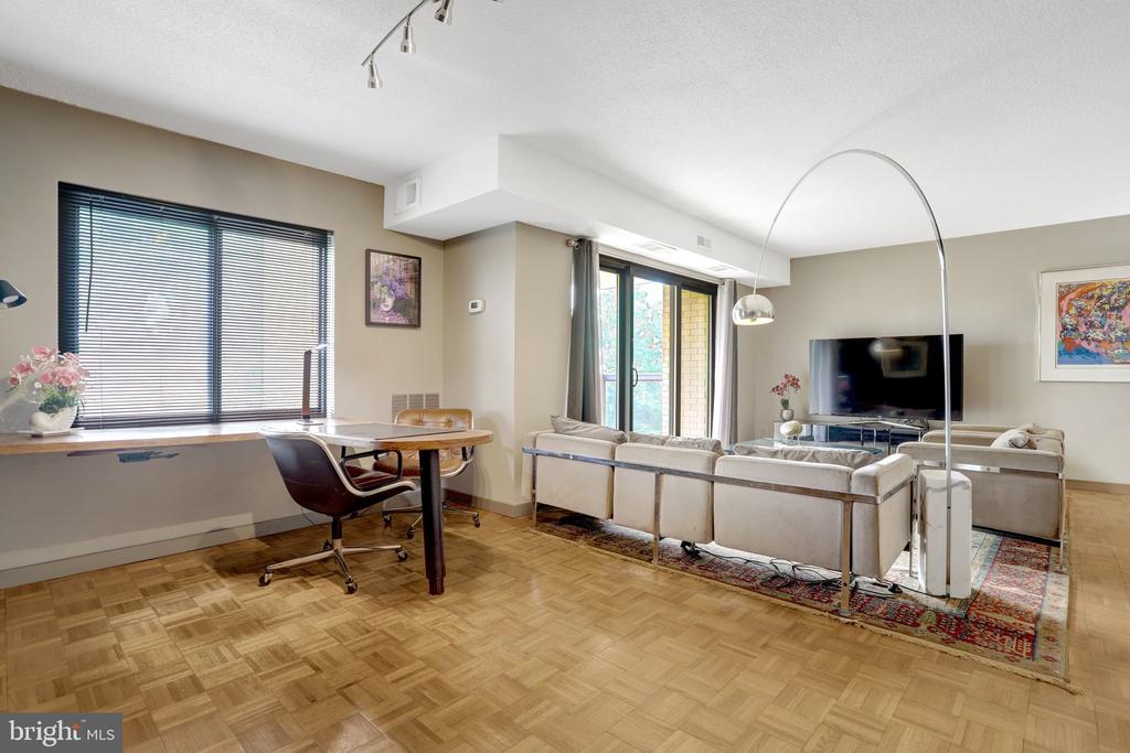 309 YOAKUM PARKWAY Unit: 616