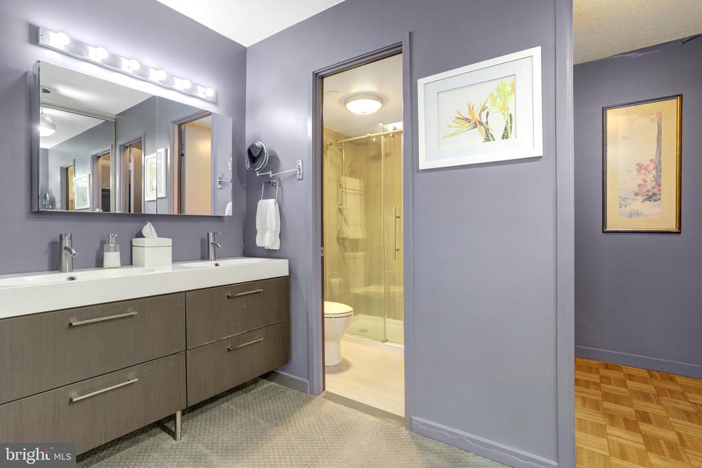 309 YOAKUM PARKWAY Unit: 616