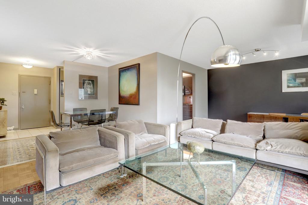 309 YOAKUM PARKWAY Unit: 616