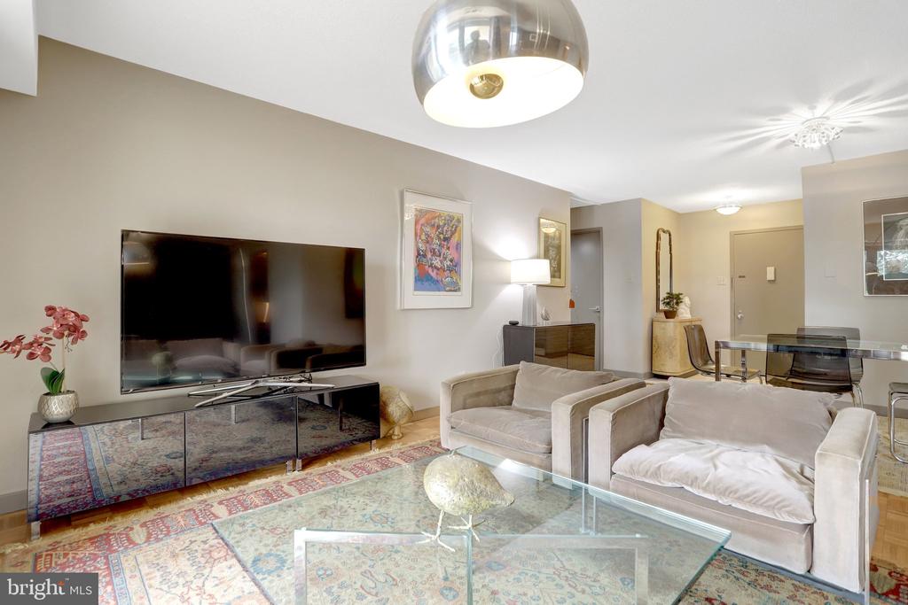 309 YOAKUM PARKWAY Unit: 616