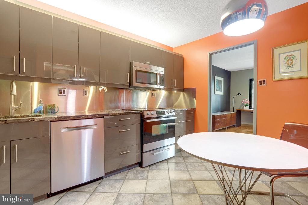 309 YOAKUM PARKWAY Unit: 616