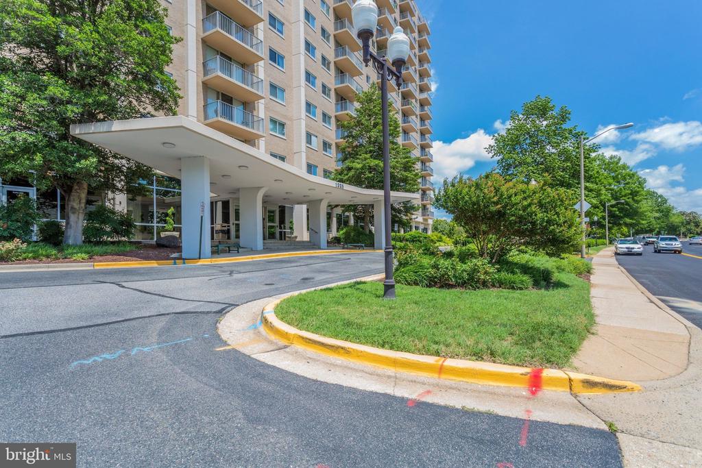 1225 MARTHA CUSTIS DRIVE Unit: 811