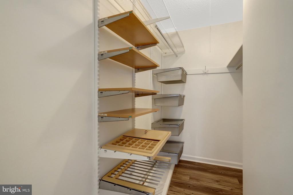 1225 MARTHA CUSTIS DRIVE Unit: 811