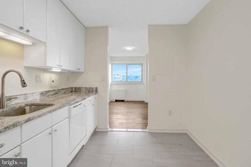 1225 MARTHA CUSTIS DRIVE Unit: 811