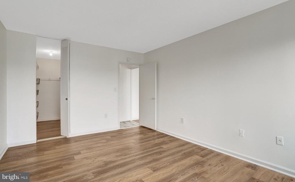 1225 MARTHA CUSTIS DRIVE Unit: 811