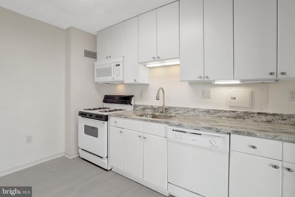 1225 MARTHA CUSTIS DRIVE Unit: 811