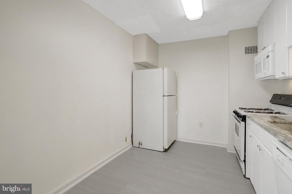 1225 MARTHA CUSTIS DRIVE Unit: 811