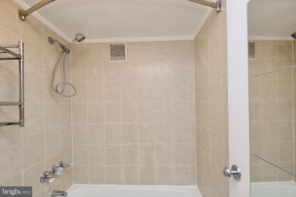 2500 N VAN DORN STREET Unit: 1211