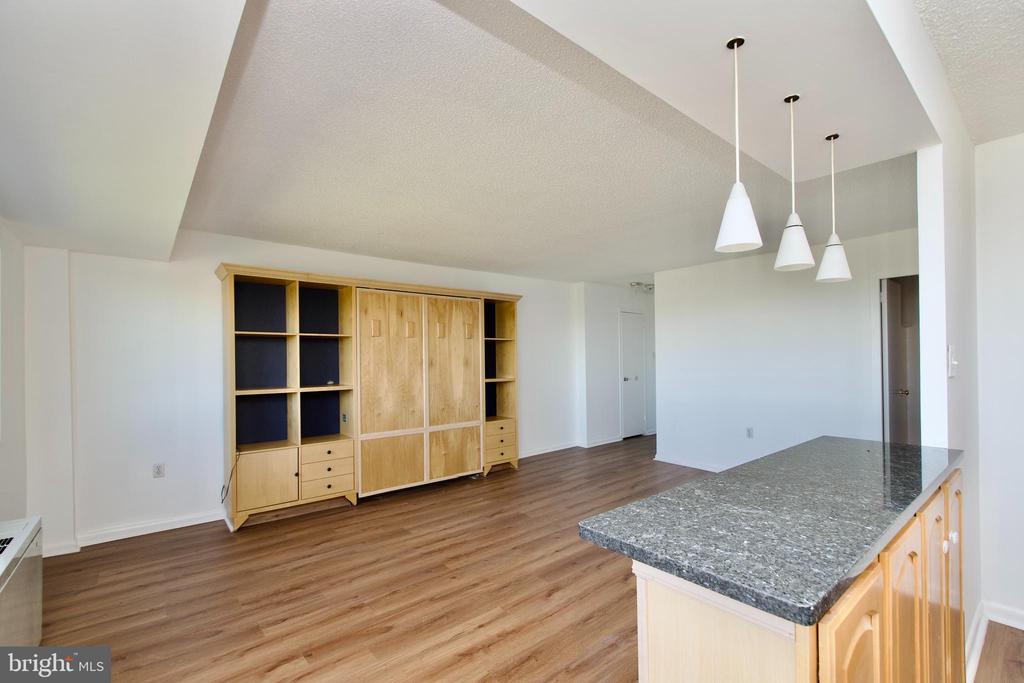 2500 N VAN DORN STREET Unit: 1211
