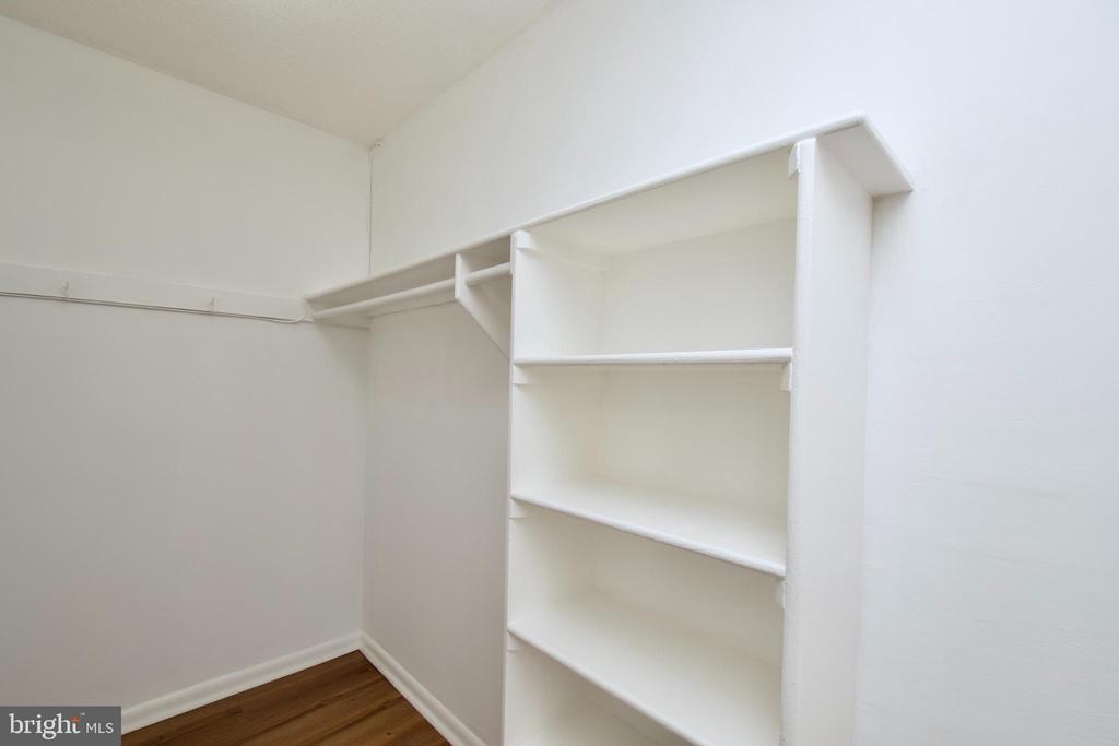 2500 N VAN DORN STREET Unit: 1211