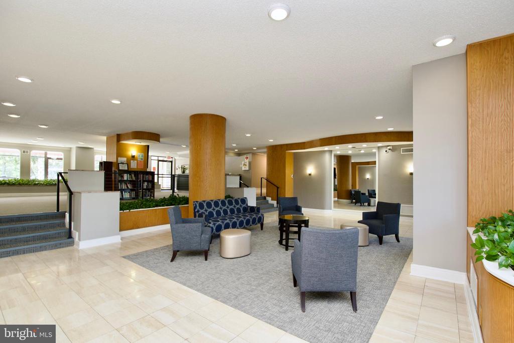 2500 N VAN DORN STREET Unit: 1211