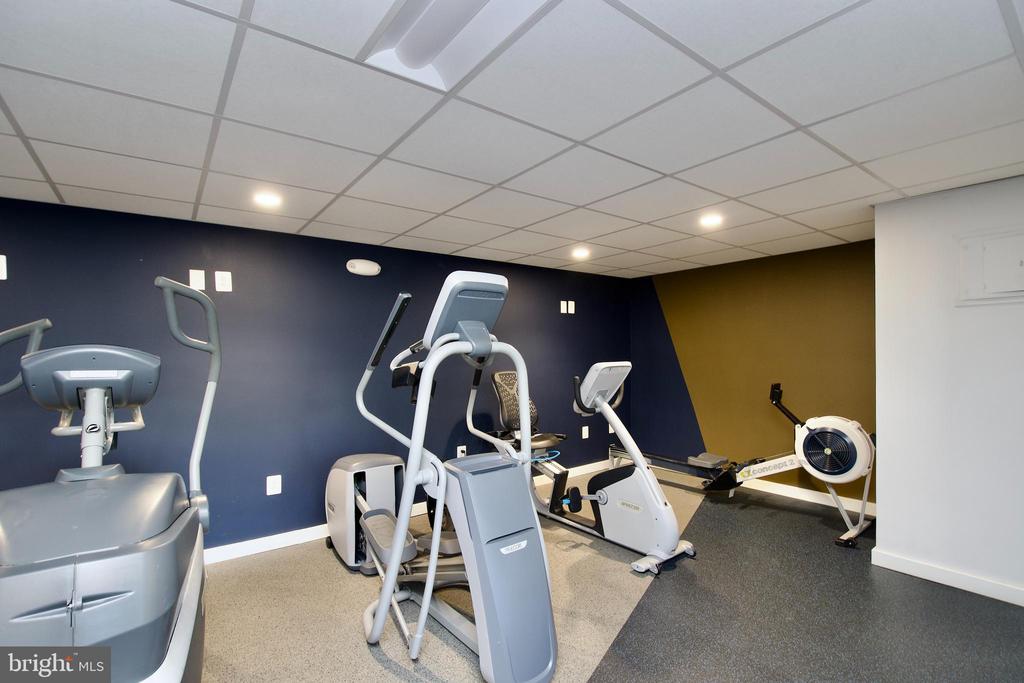 2500 N VAN DORN STREET Unit: 1211