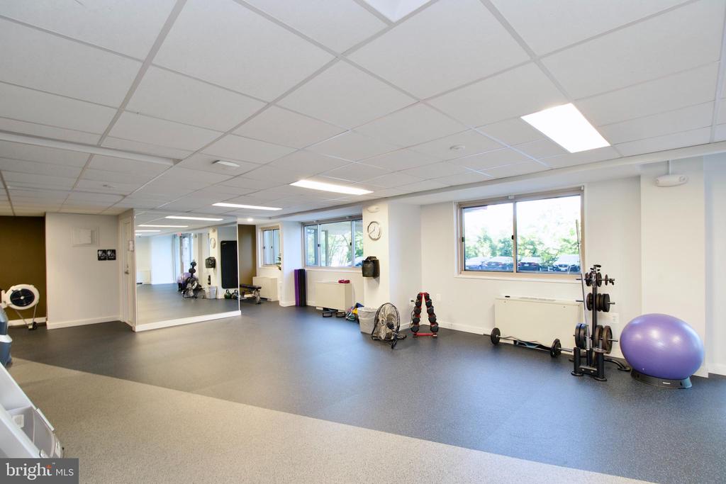 2500 N VAN DORN STREET Unit: 1211