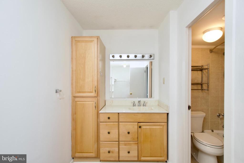 2500 N VAN DORN STREET Unit: 1211