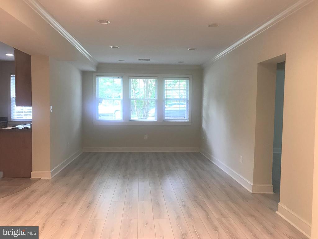401 COMMONWEALTH AVENUE Unit: 10B