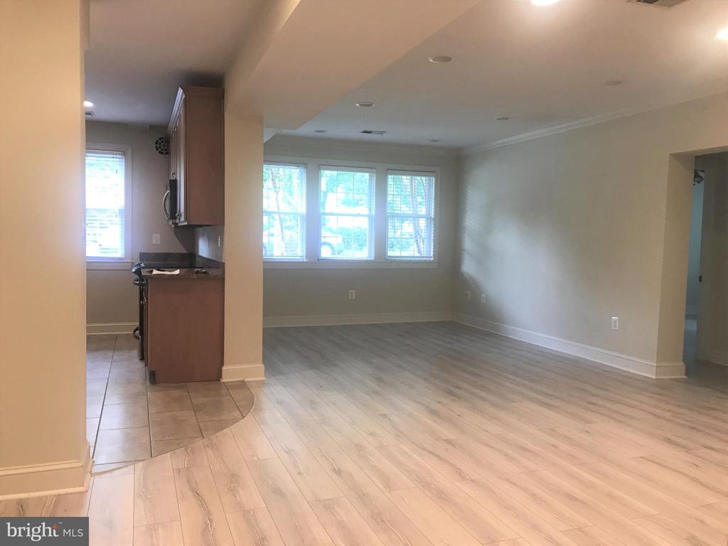 401 COMMONWEALTH AVENUE Unit: 10B