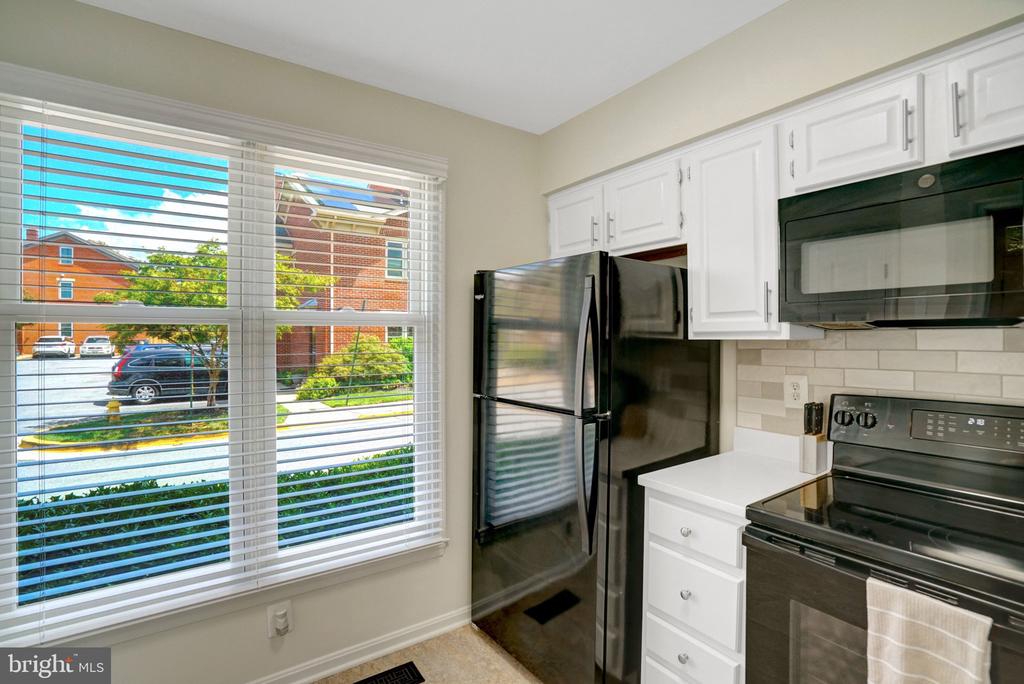 514 COLECROFT COURT