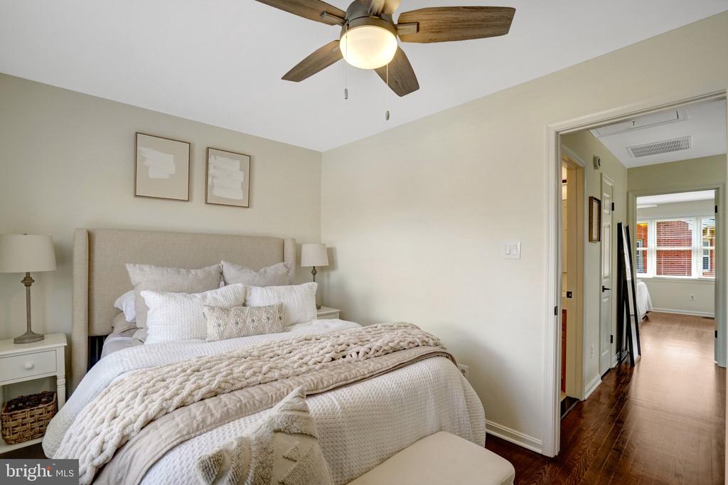 514 COLECROFT COURT