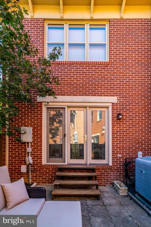 514 COLECROFT COURT