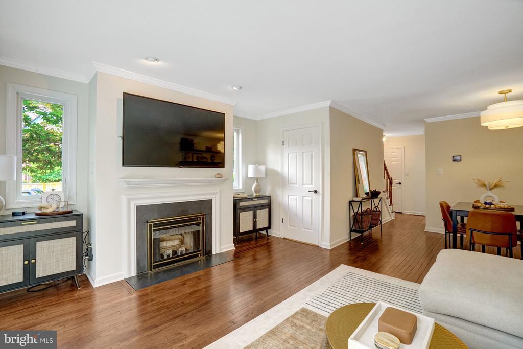 514 COLECROFT COURT
