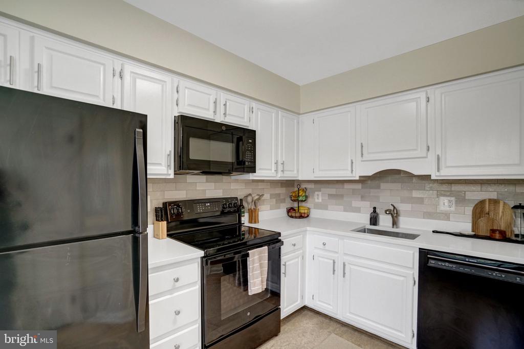 514 COLECROFT COURT