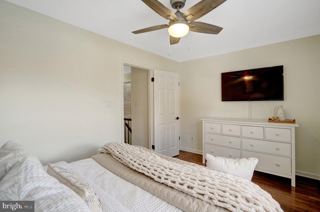 514 COLECROFT COURT