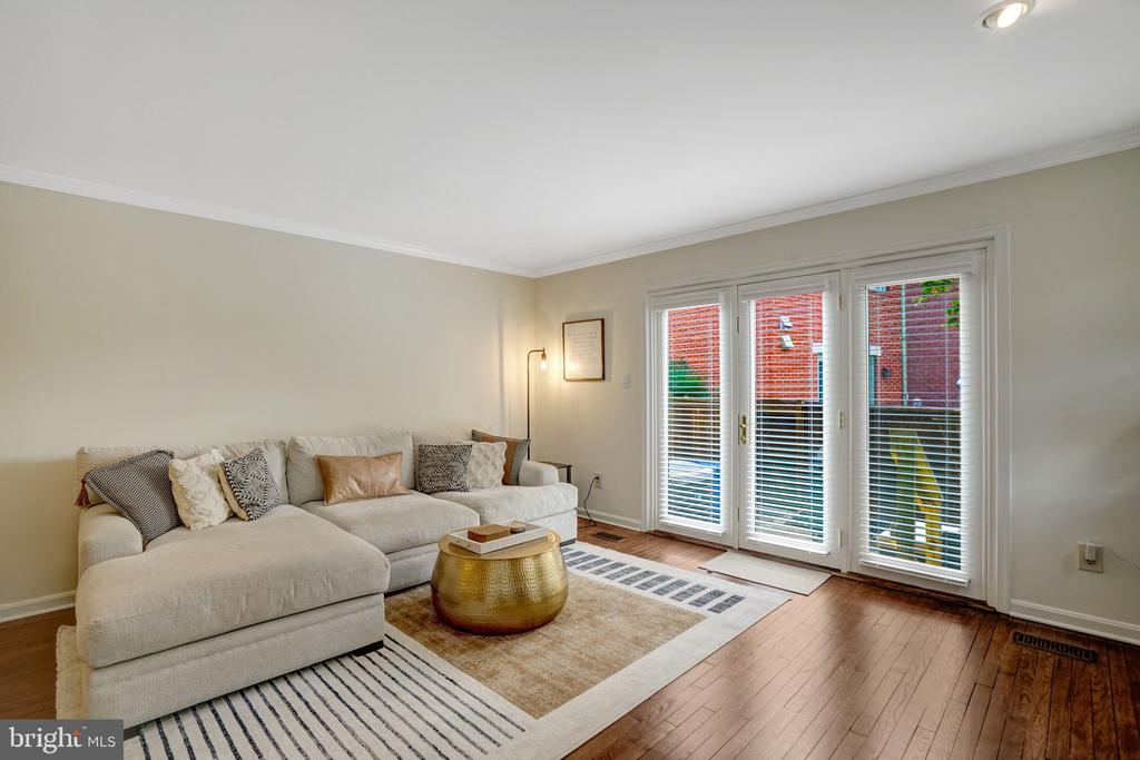 514 COLECROFT COURT
