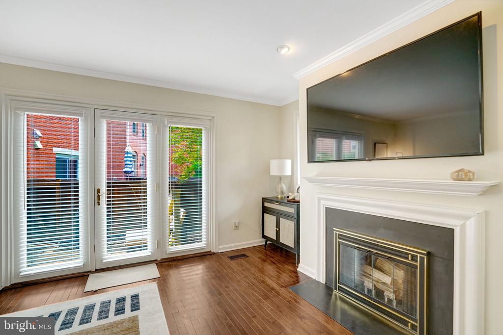 514 COLECROFT COURT