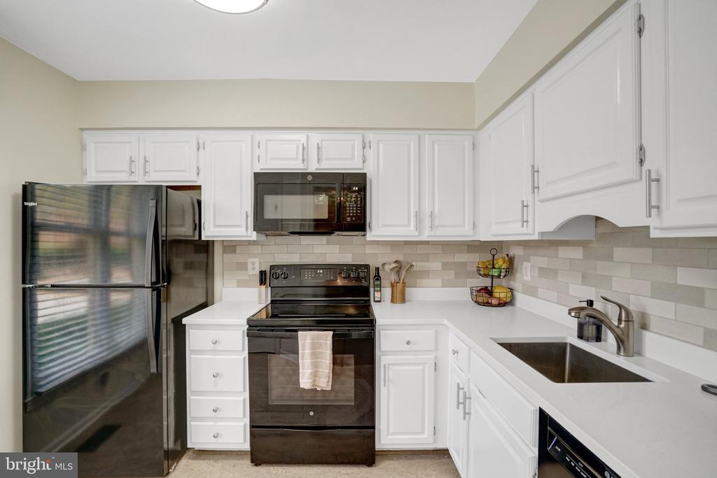 514 COLECROFT COURT