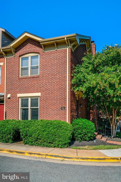514 COLECROFT COURT