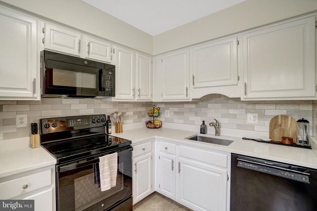 514 COLECROFT COURT