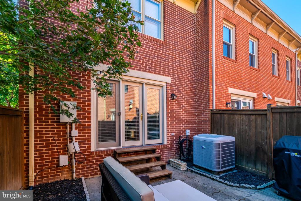 514 COLECROFT COURT
