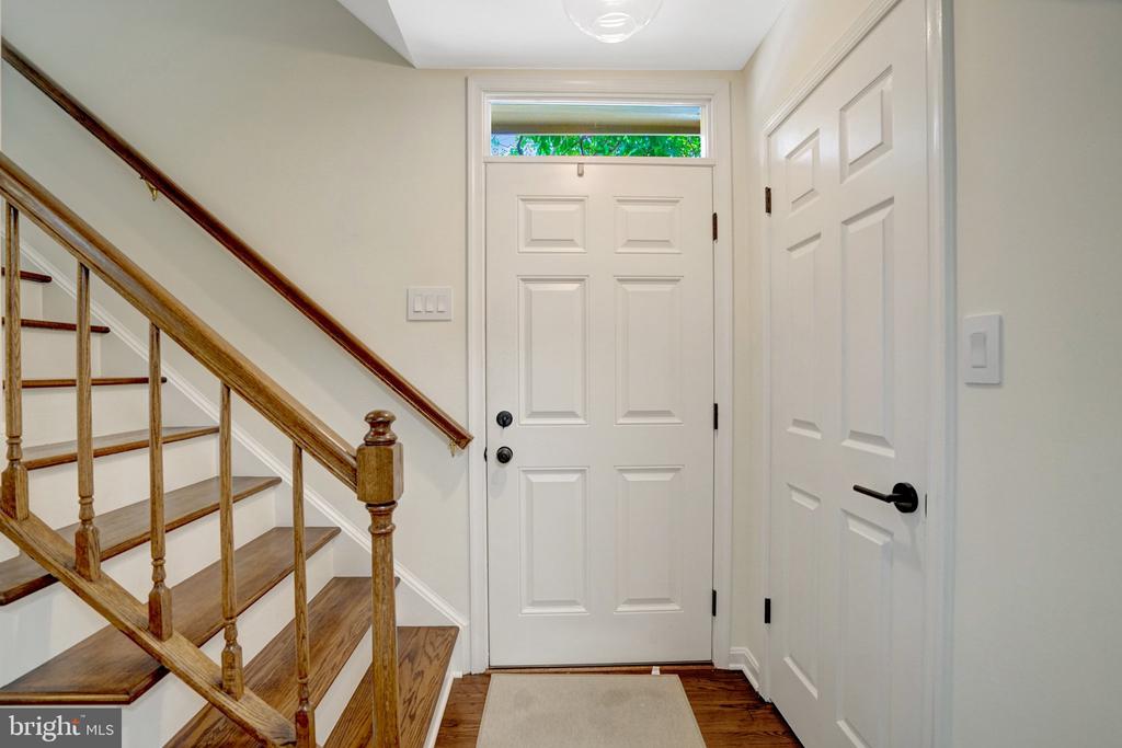 514 COLECROFT COURT