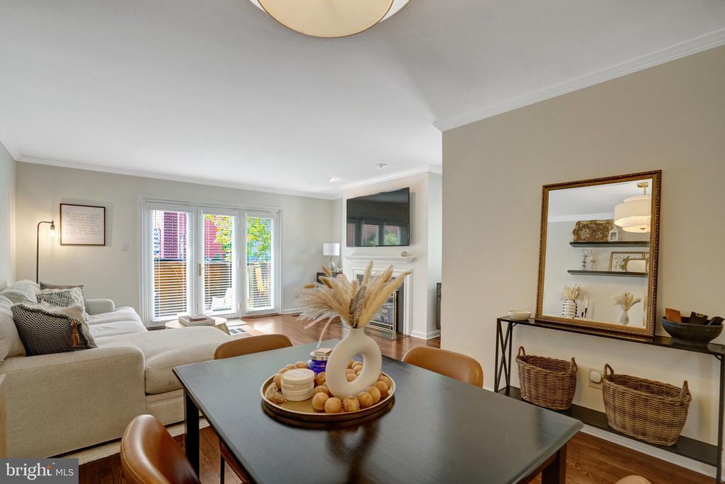 514 COLECROFT COURT