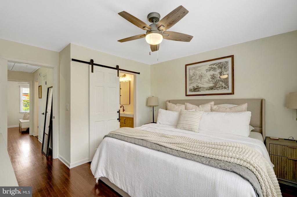 514 COLECROFT COURT