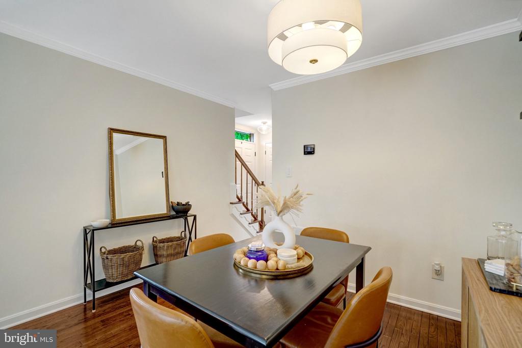 514 COLECROFT COURT
