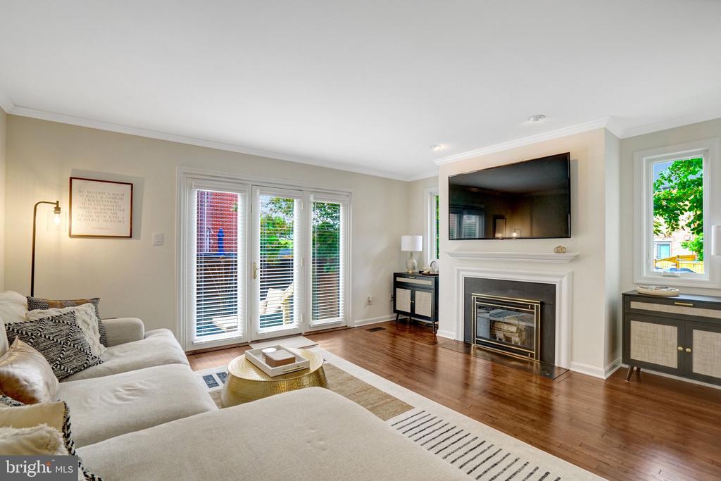 514 COLECROFT COURT