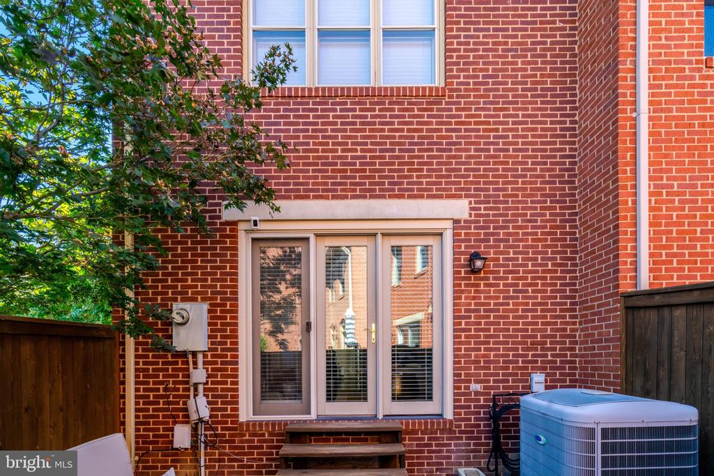 514 COLECROFT COURT