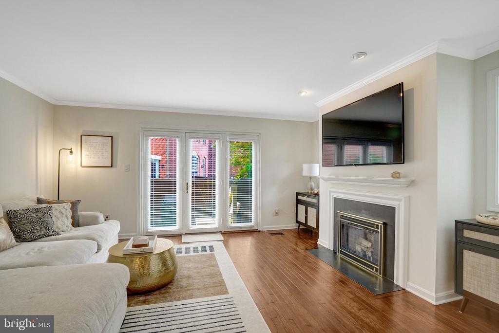 514 COLECROFT COURT