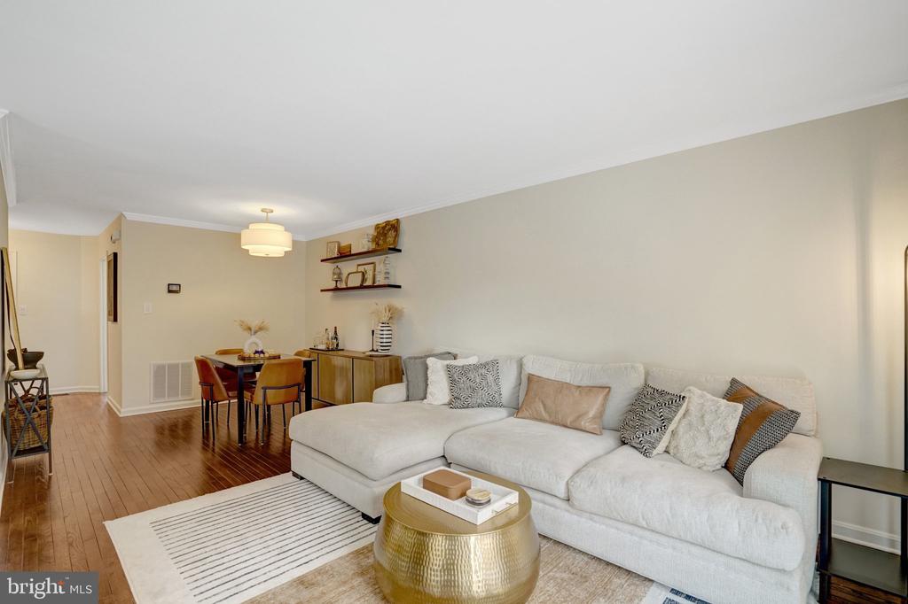 514 COLECROFT COURT