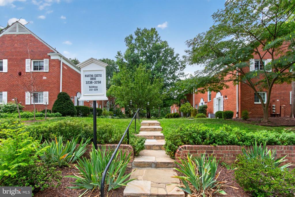 3250 MARTHA CUSTIS DRIVE